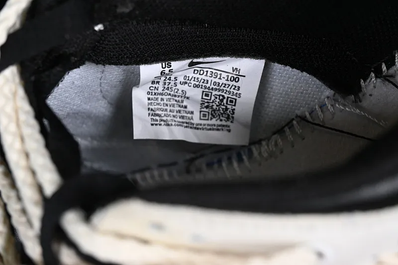 All Categories Nk SB Dunk Series Nk SB Dunk Low Low-top sneakers Nk Dunk Low College style Denim deconstruction Hand-stitched Customized SB strap low-top casual sneakers DD1391-100